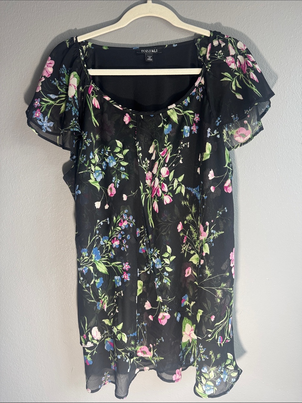 Roz & Ali Black Floral Flutter Sleeve Tunic